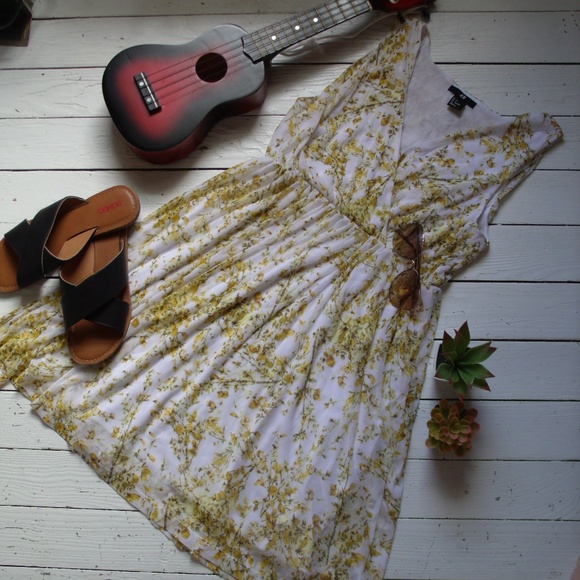 H&M Dresses & Skirts - H&M Yellow Floral Sundress